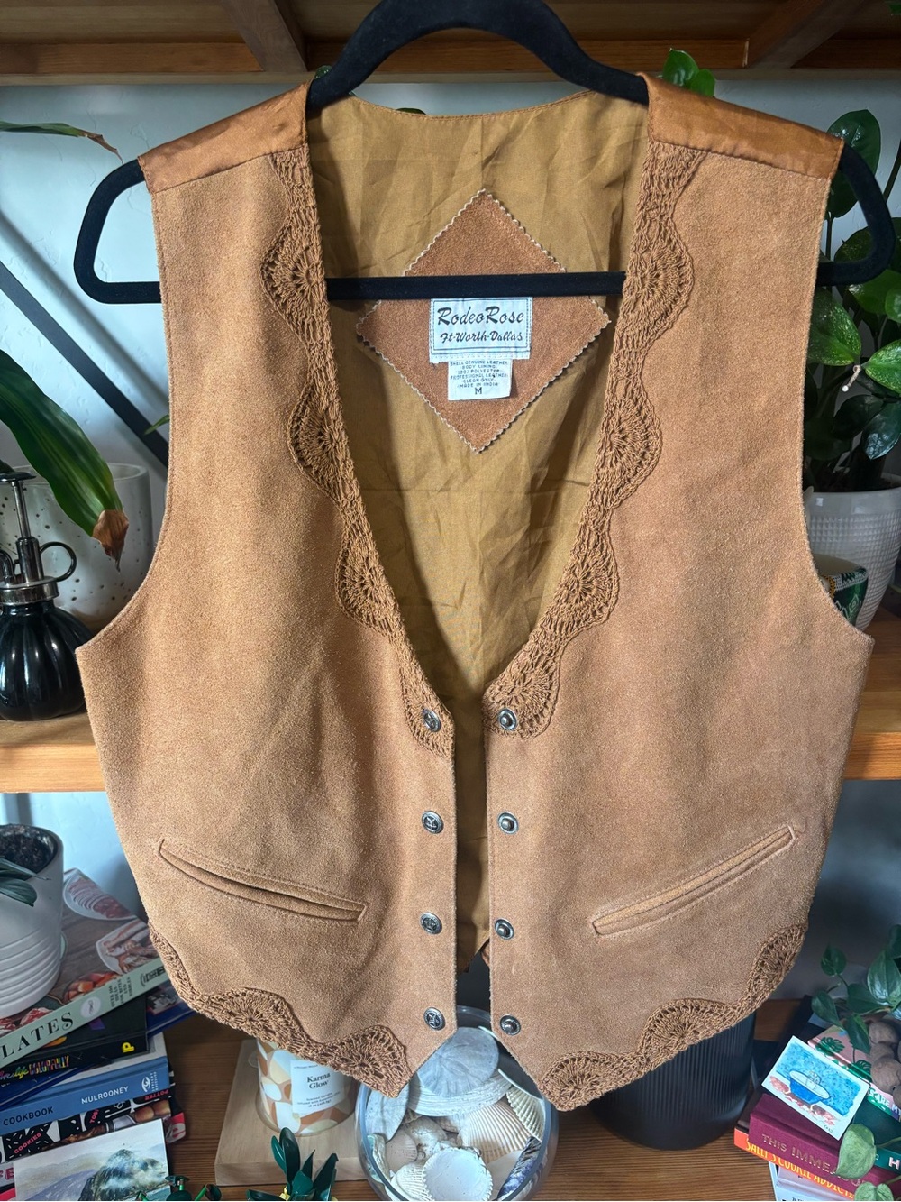 Rodeo Rose Suede Western Vest in Camel | Medium